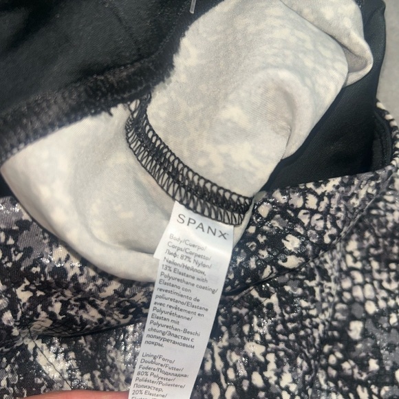 SPANX faux leather Snake print legging Size M - Picture 7 of 7